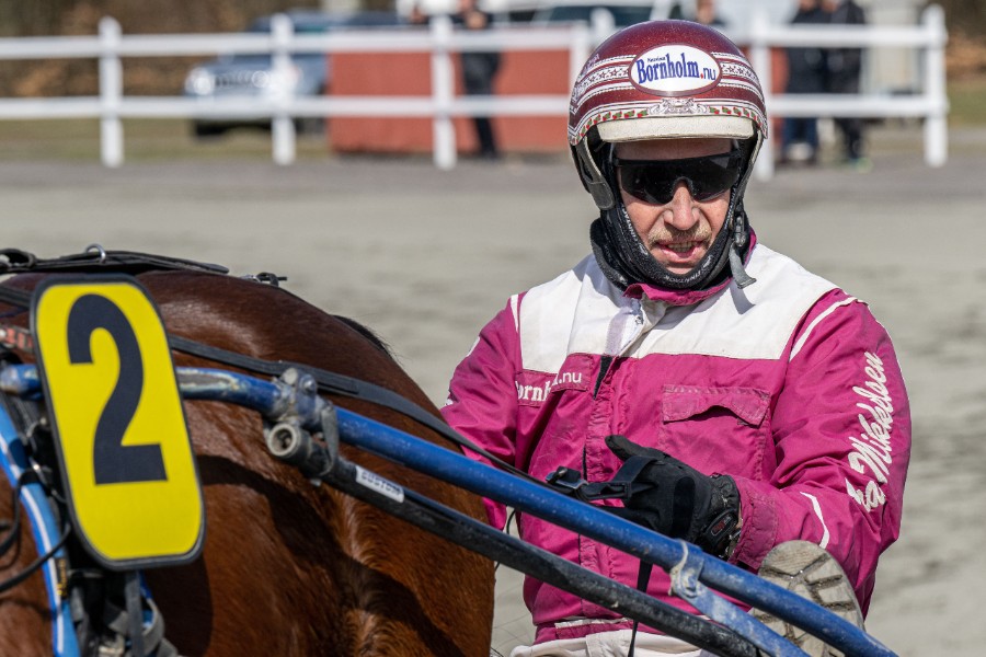 Frank Mikkelsen i overlegen f�ring i tr�nerligaen