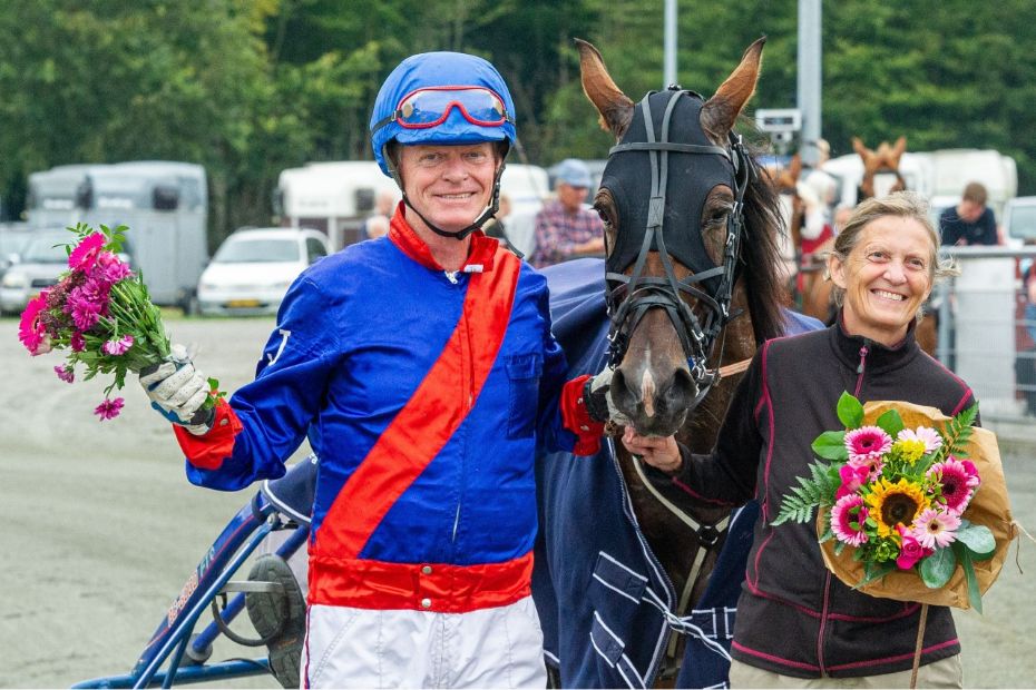 Formandens nye hest bl�ste travbanen rundt