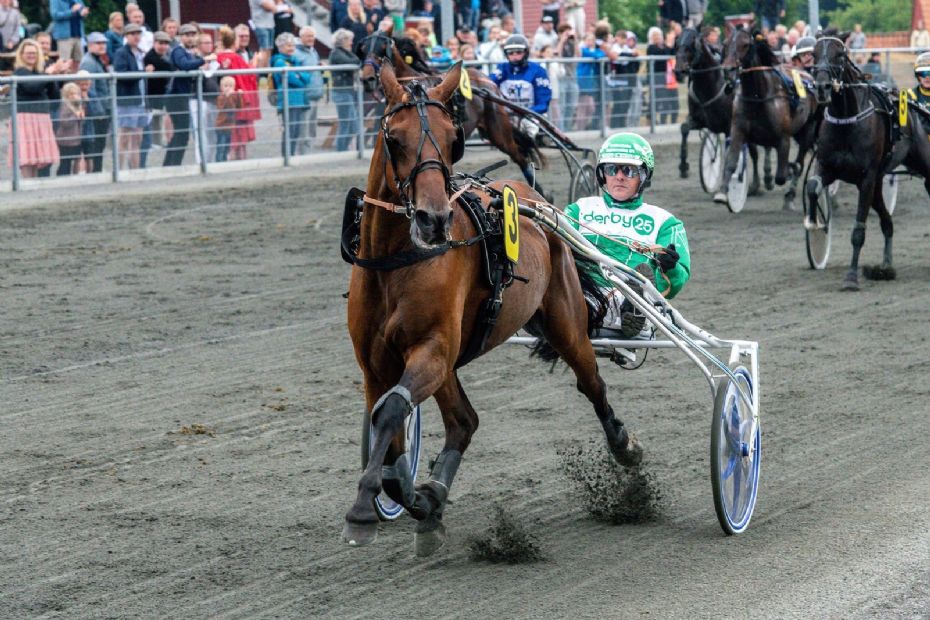 Rene Kj�r: Gl�der mig altid til at k�re p� �en