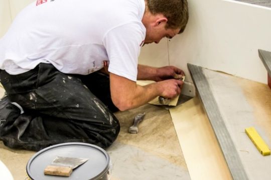 V�kst hos gulvl�ggerfirma