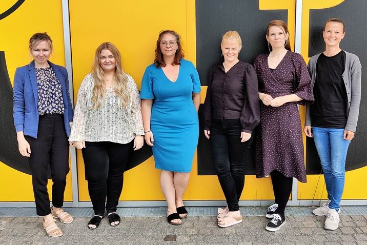 Seks nye kontoruddannede til Bornholm