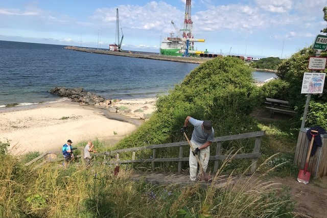 Naboer fiksede trapper p� Gall�kken