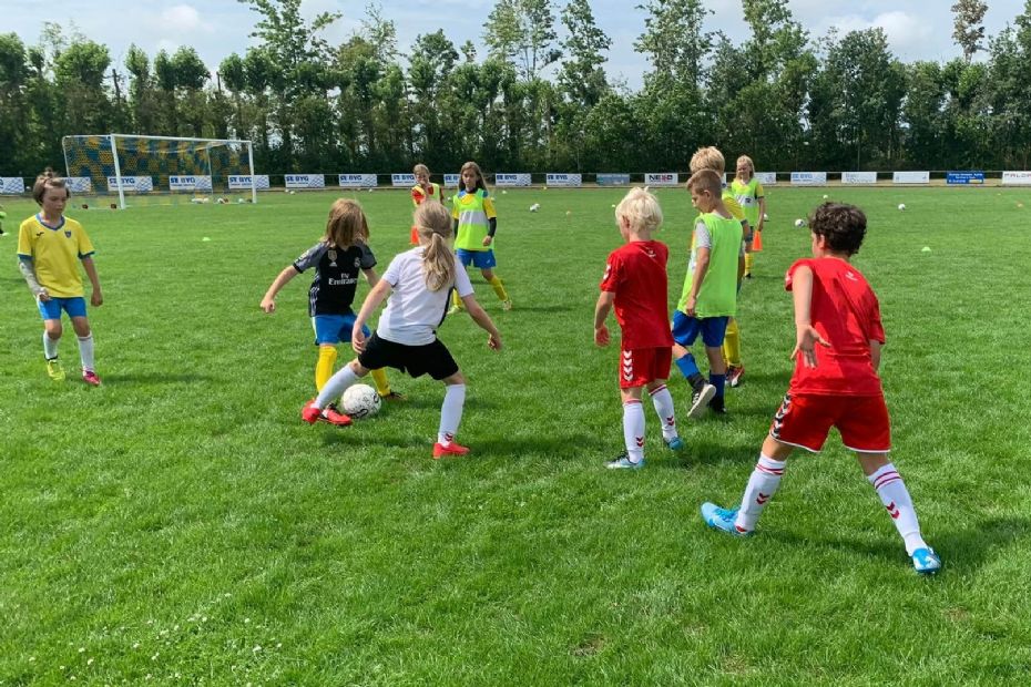 Fodboldskole hj�lper udsatte b�rn