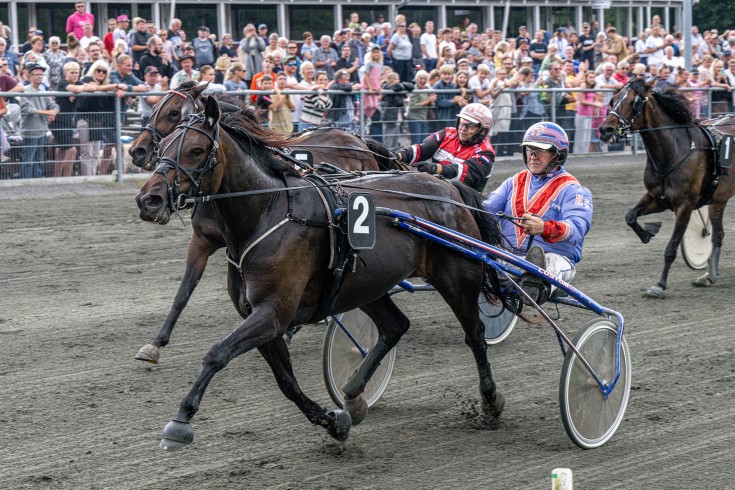 To travheste i samme l�b i Sverige