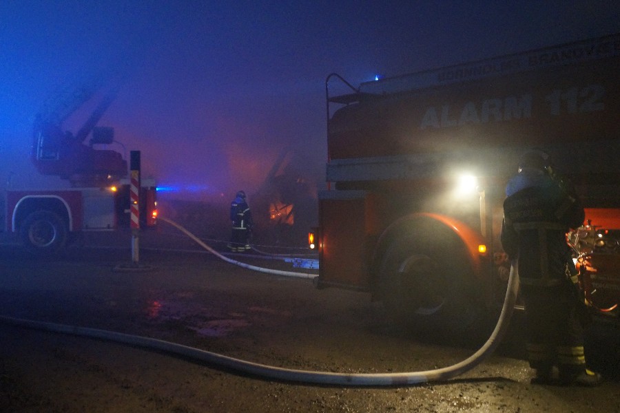 Dramatisk brand p� g�rd i Aakirkeby