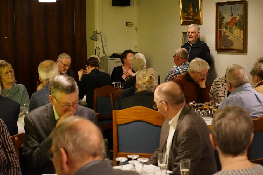 Vinklub sparer p� dyre arrangementer