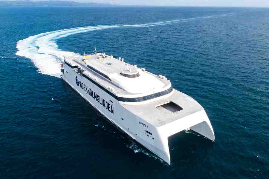 Express 5 s�ger i ly n�r spansk havn