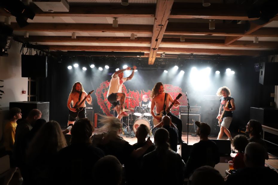 D�dsmetal i Raschs Pakhuz