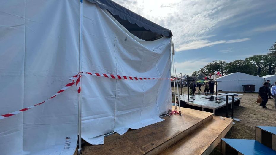 Gulv braste sammen p� Folkem�det