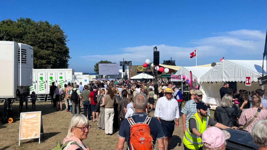 44.000 g�ster p� Folkem�det fredag