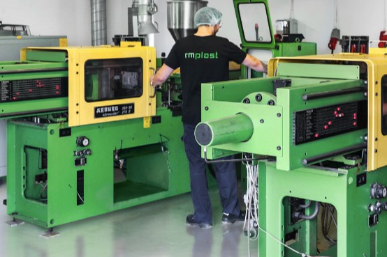 Overskud hos plastfabrik i Klemensker