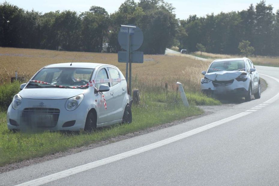 Tre personer p� hospital efter trafikuheld