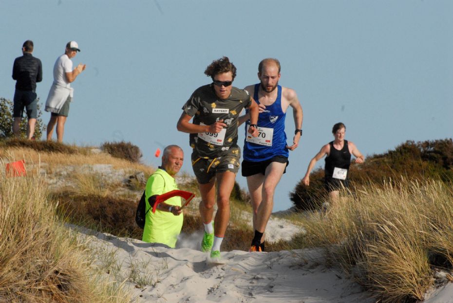 Fra de h�jde tinder i nord til det flade R�nne