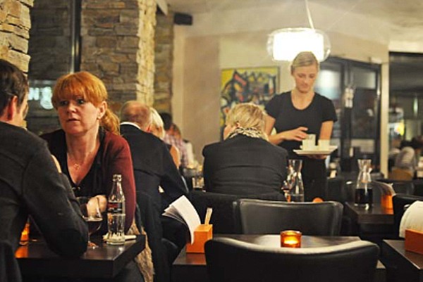 Caf�-Munter serverer st�rre overskud