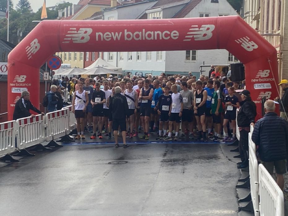 Softice l�b med mange deltagere