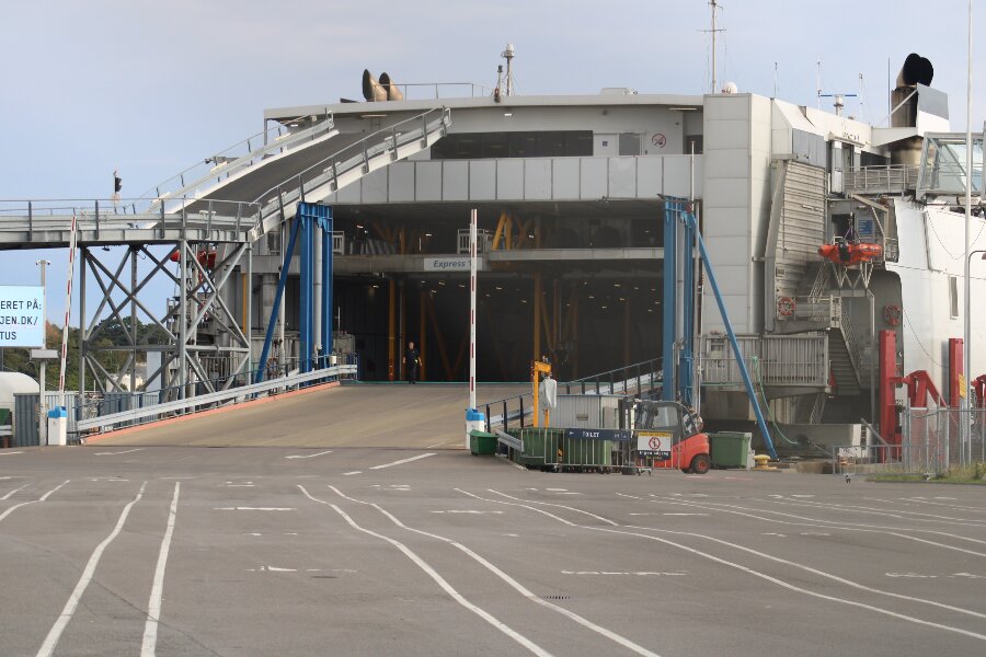 Aflyser afgang med Express 1