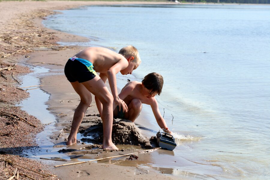 Frar�der badning ved Antoinette strand