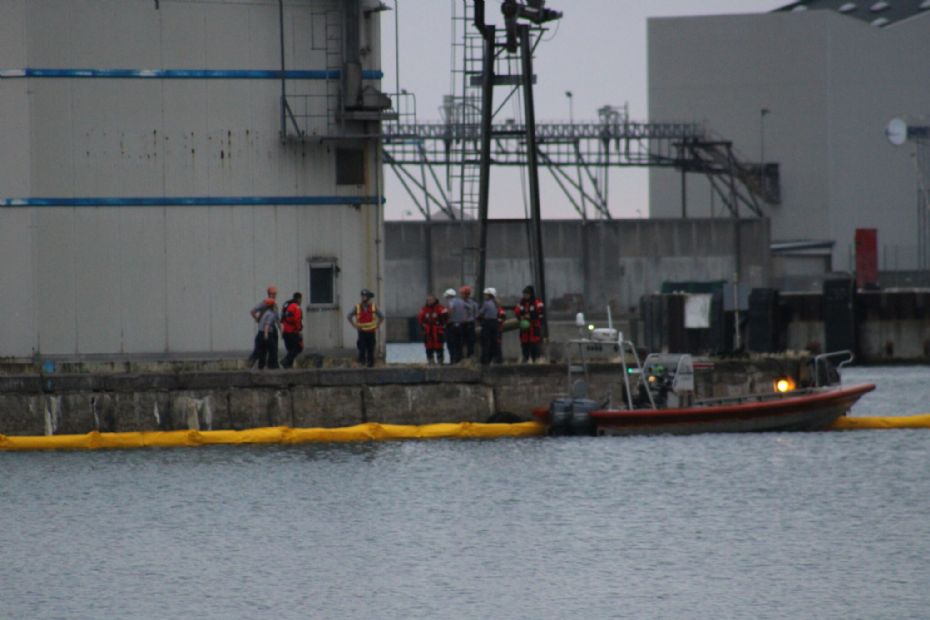 Olieforurening i R�nne Havn