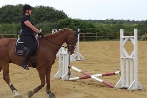 Tilladelse til ny ridebane