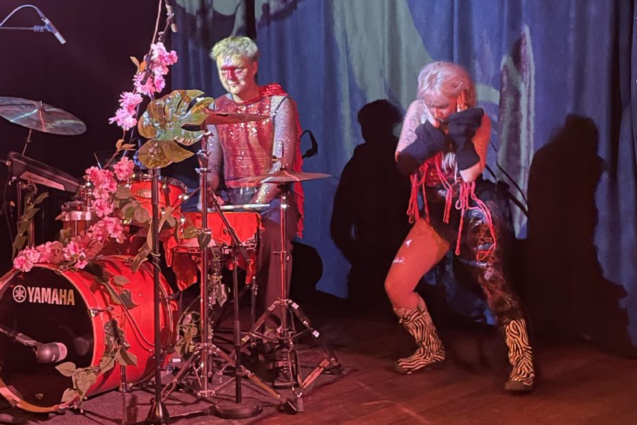 Elektronisk pop-magi i Rasch Pakhuz