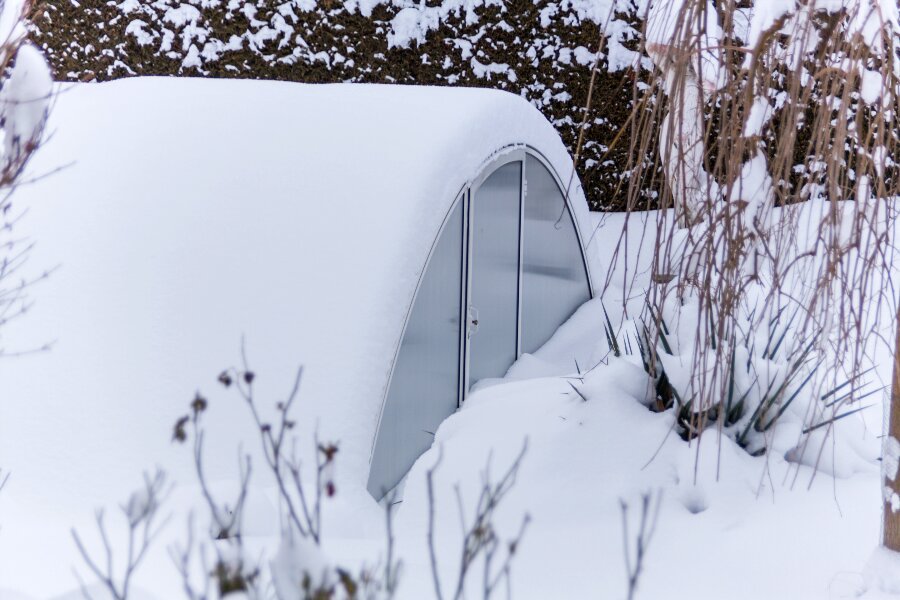 Fej drivhusets tag fri for sne