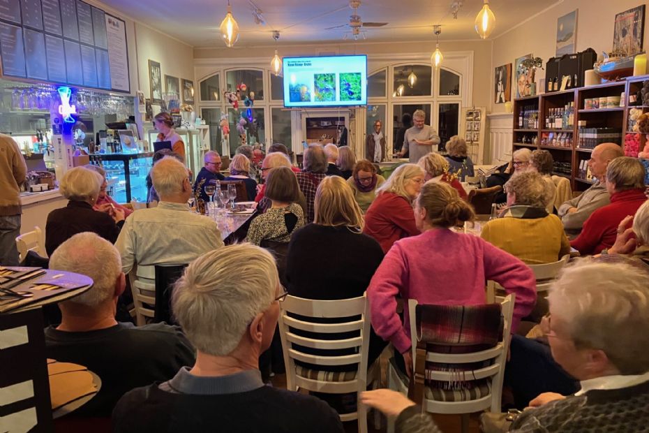 Havefolket str�mmede til Sandvig