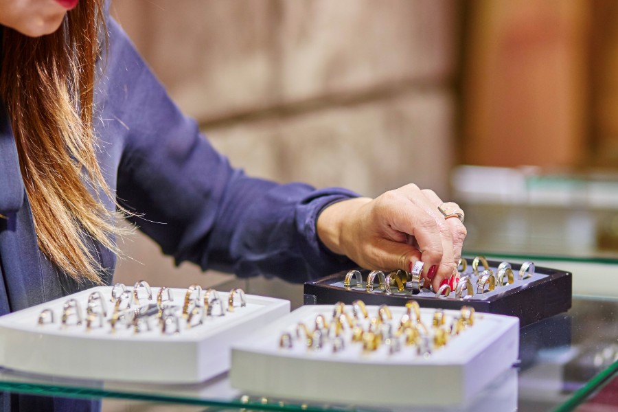 Underskud hos K.L. Guld & S�lv