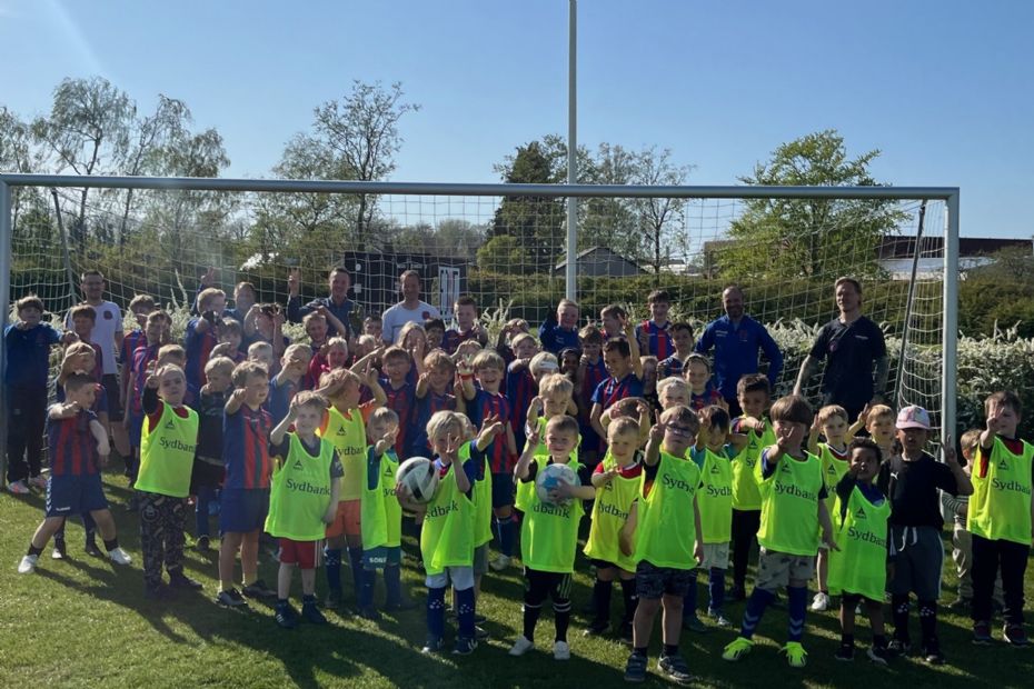Sydbank st�tter unge i Knudsker IF