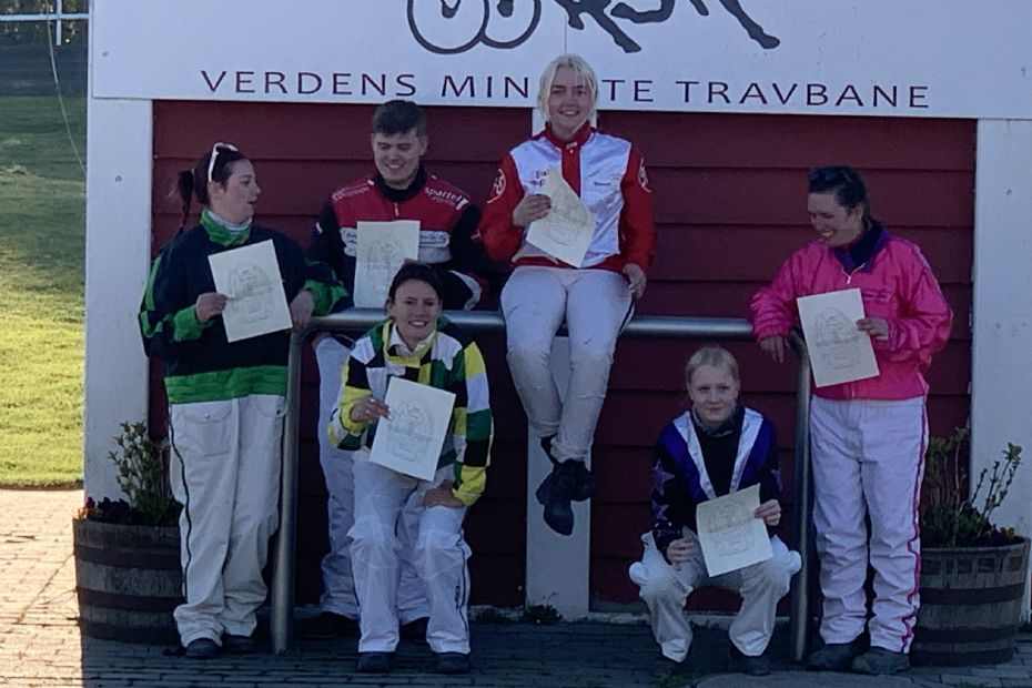 Seks kuske har best�et eksamen