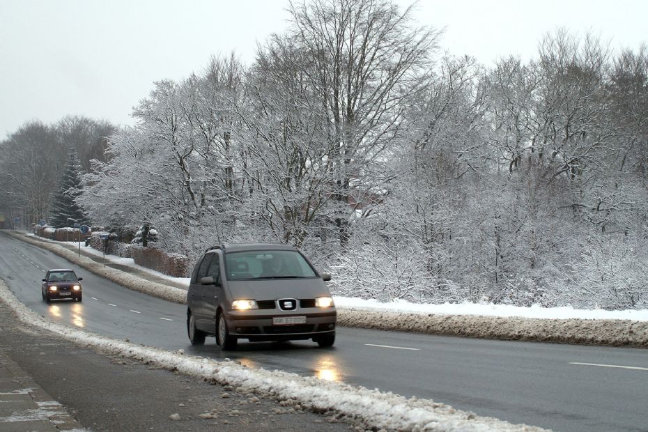 Dyre b�der venter bilister uden vinterd�k