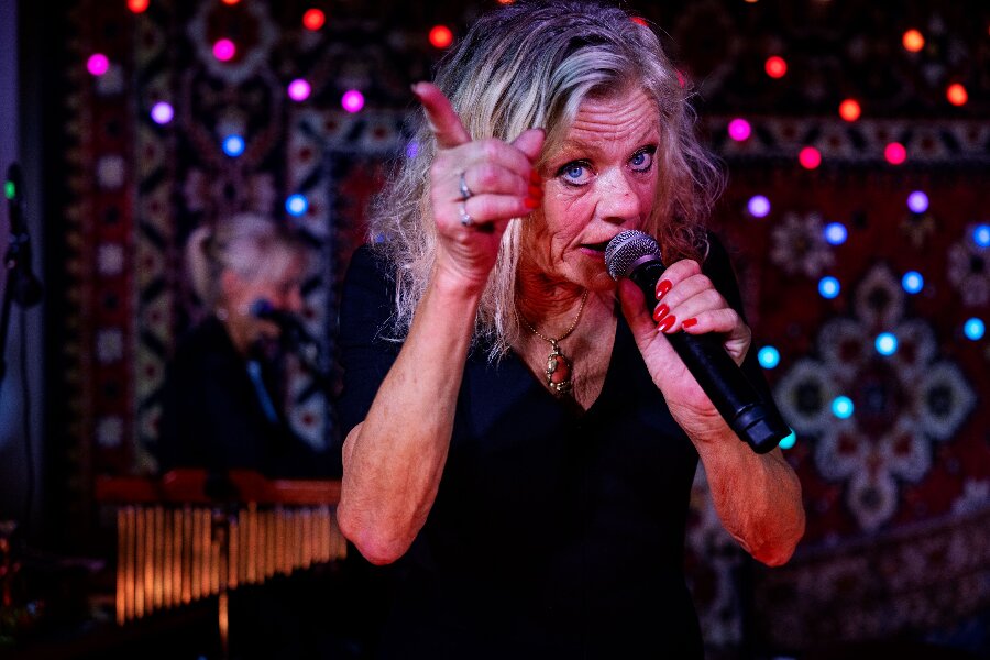 Pernille H�jmark med �rligt og musikalsk show