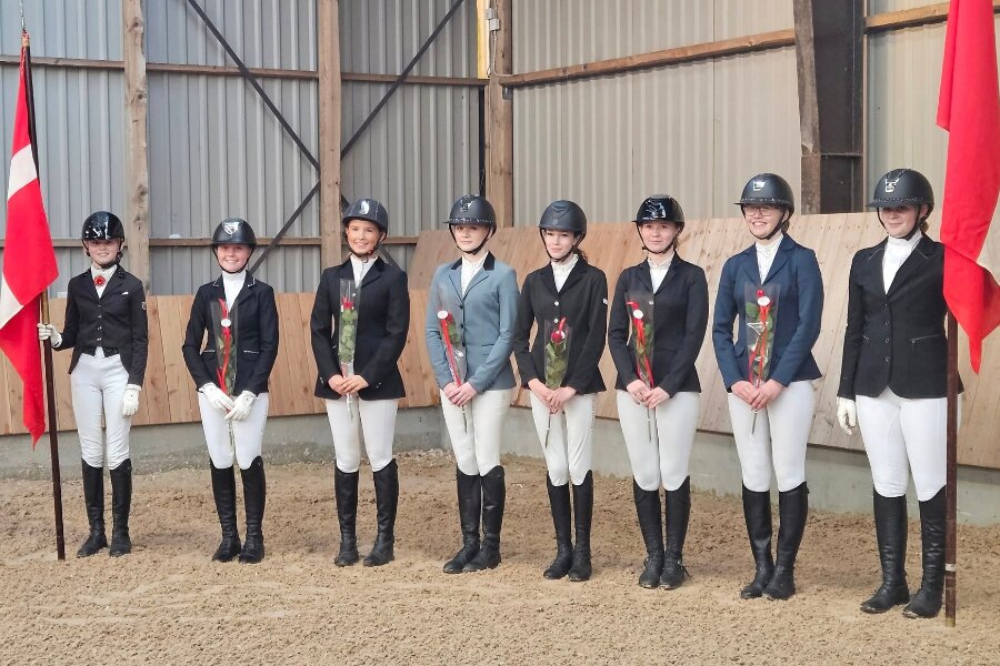 Unge ryttere hyldet ved �rets Rosenparade