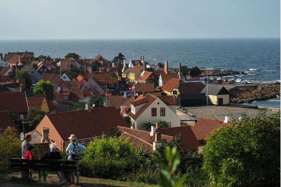 Turen g�r til Bornholm � hvor er det bedst at bo?