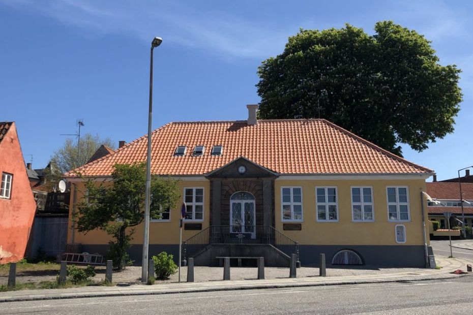 Kunstgalleri i R�nne vender underskud til overskud