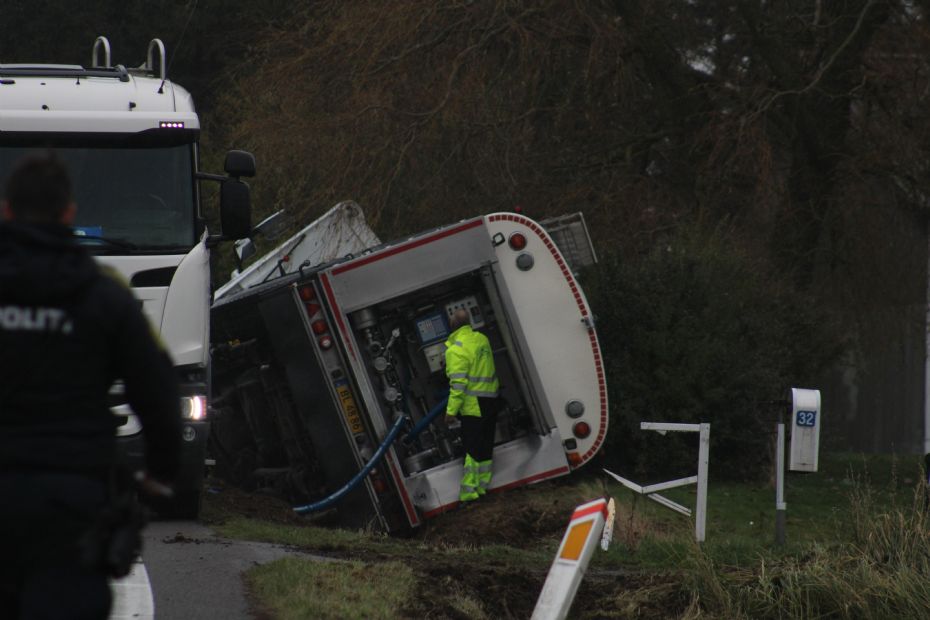 Mejerilastbil v�ltet ved Aarsballe