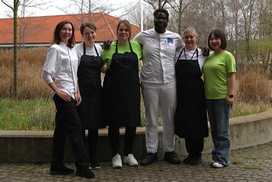 Fem ern�ringsassistenter fik svendebrev