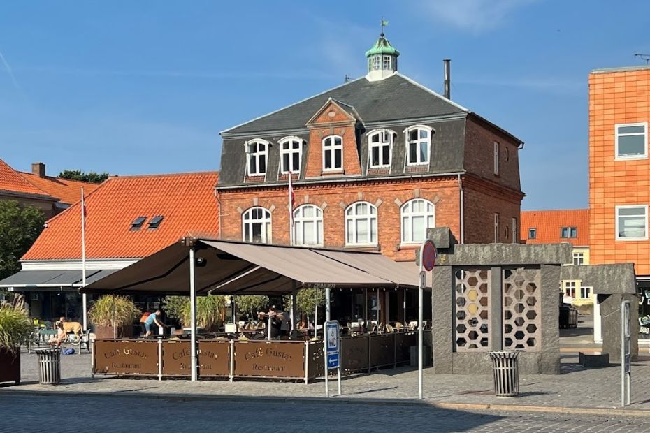 H�rv�rk foran Caf� Gustav