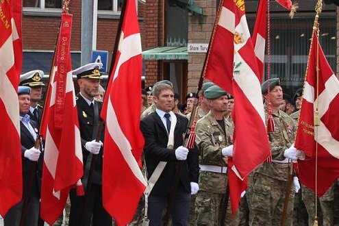 Flagdagen markeres med parade og familiefest
