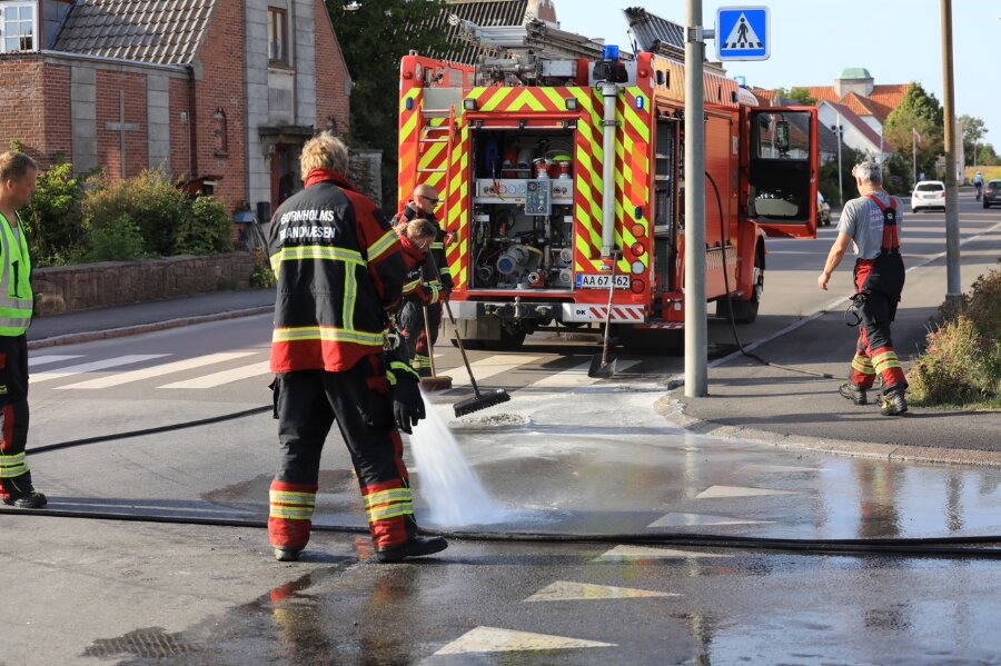 Borgere slukkede brand i halmpresse i Pedersker