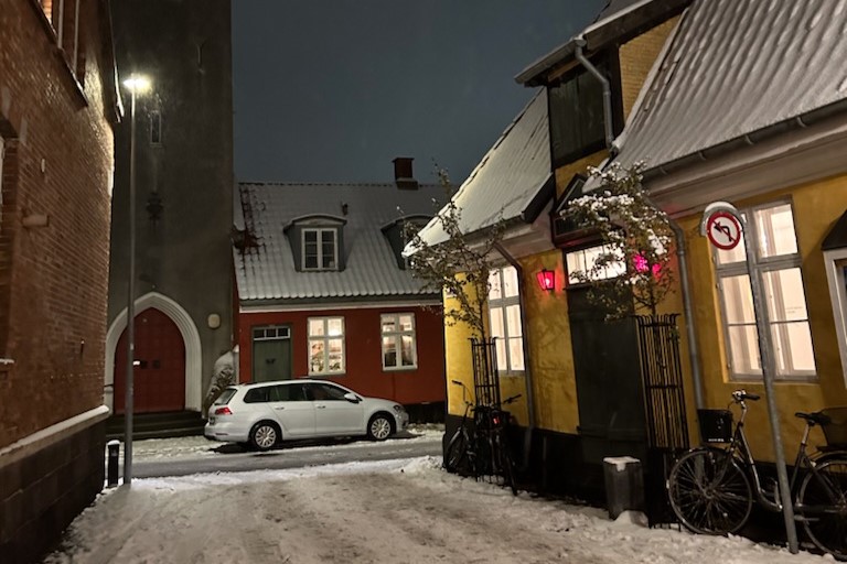 Kritik af kommunale teaterbesparelser