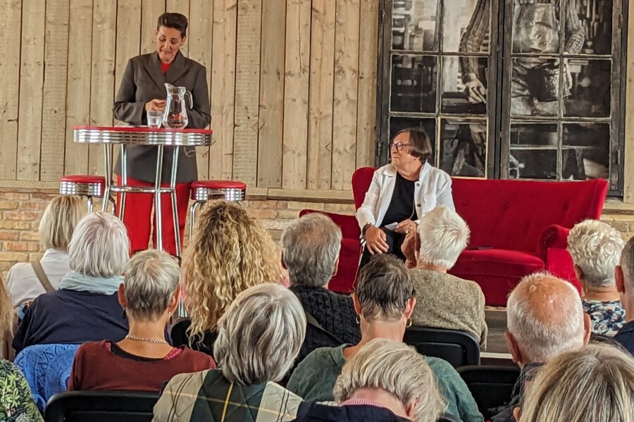 Pia Olsen Dyhr �bnede Litteraturens Folkem�de