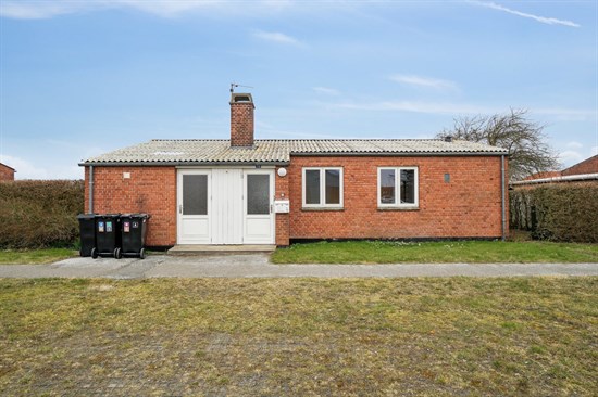 Tidligere l�rerbolig i Aakirkeby solgt for 720.000 kr.