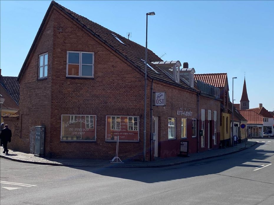 Ostehj�rnet i R�nne sat til salg for 4 mio. kr.