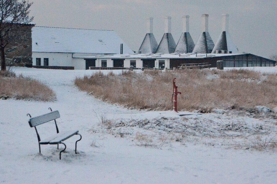 Sne p� vej til Bornholm � kulden bider sig fast