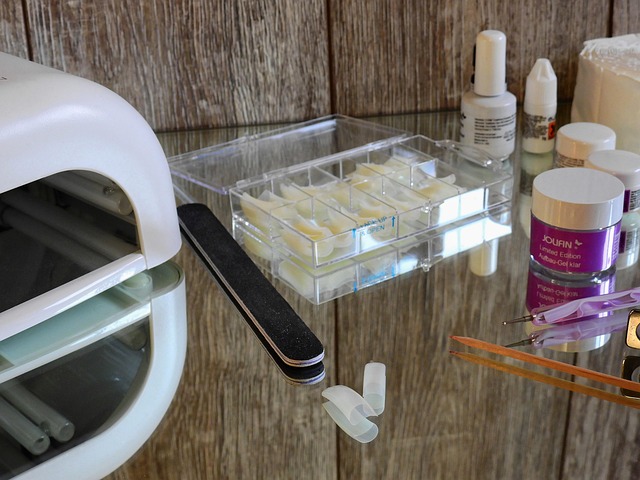 S�dan bruger du en UV-lampe til gel-neglelak