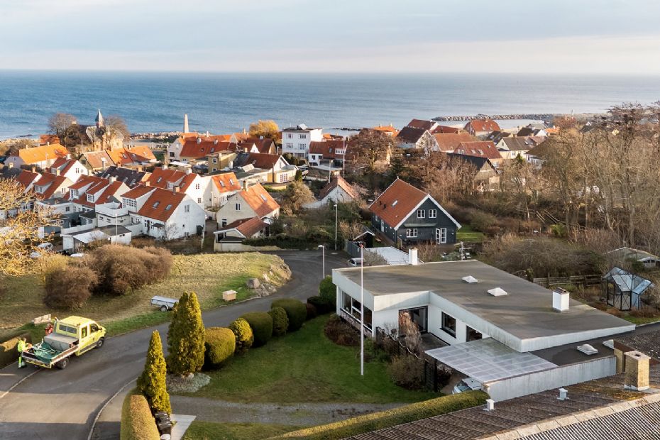 H�jtbeliggende villa med havudsigt i Allinge