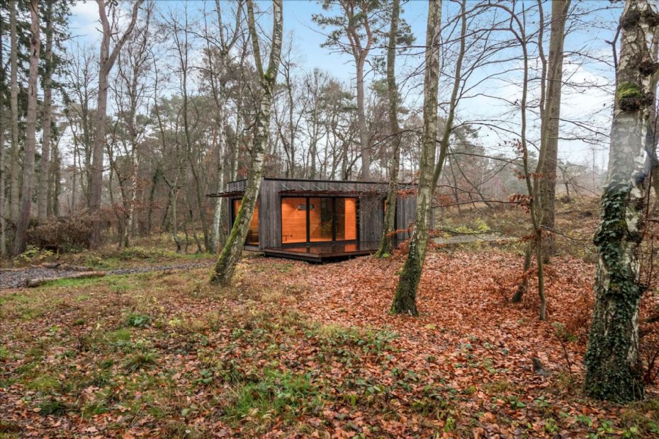 Lille sommerhus t�t p� strand og skov i Hasle