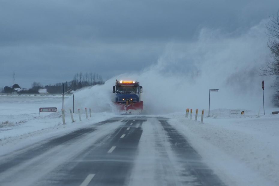 Kraftig snefygning giver vanskelige vejforhold