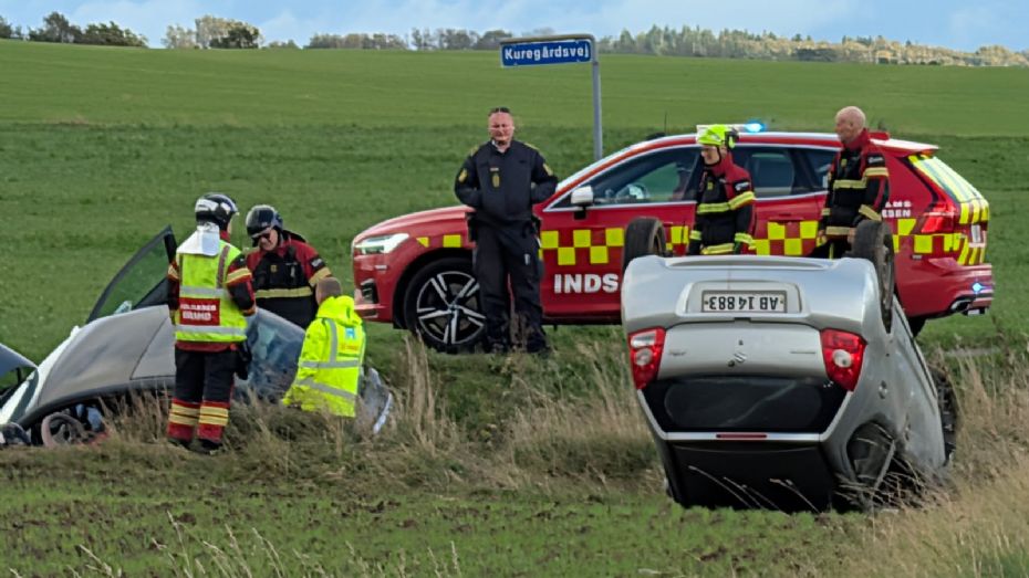 Fire personer p� skadestuen efter voldsomt f�rdselsuheld