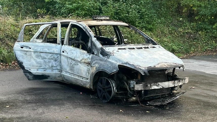 Bil udbr�ndte i Poulsker